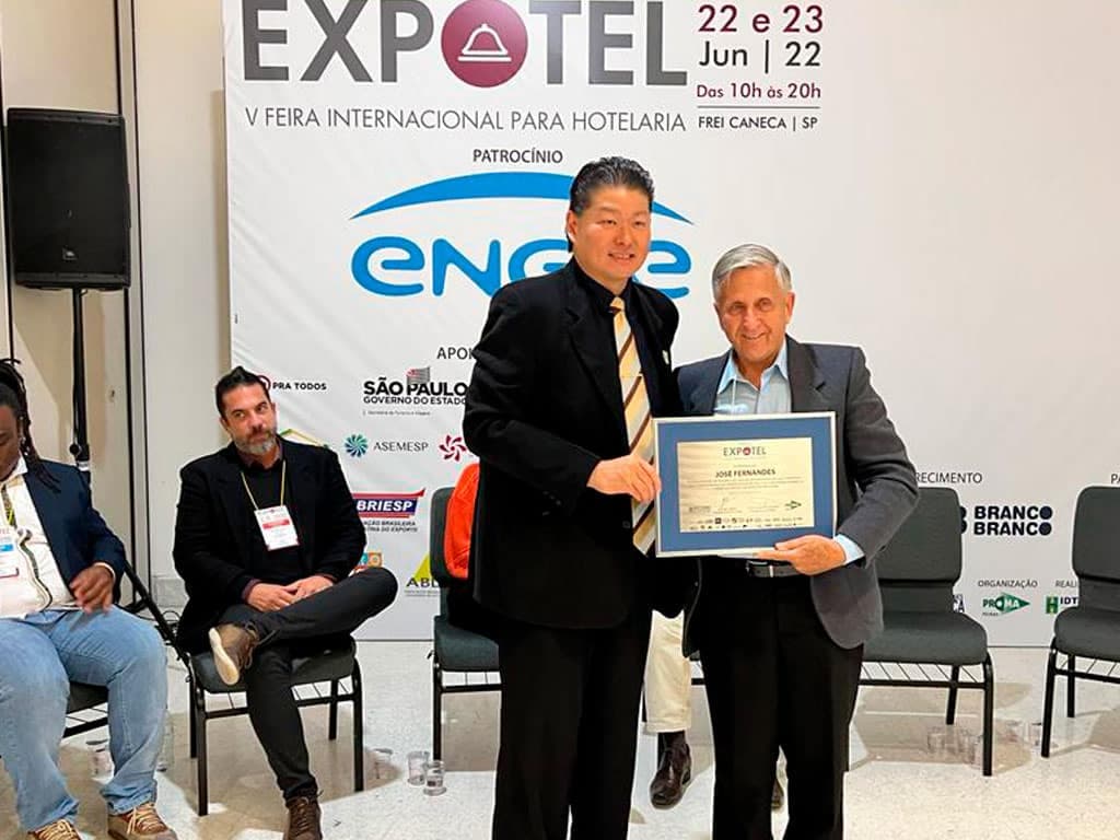José Fernandes recebe homenagem durante Expotel
