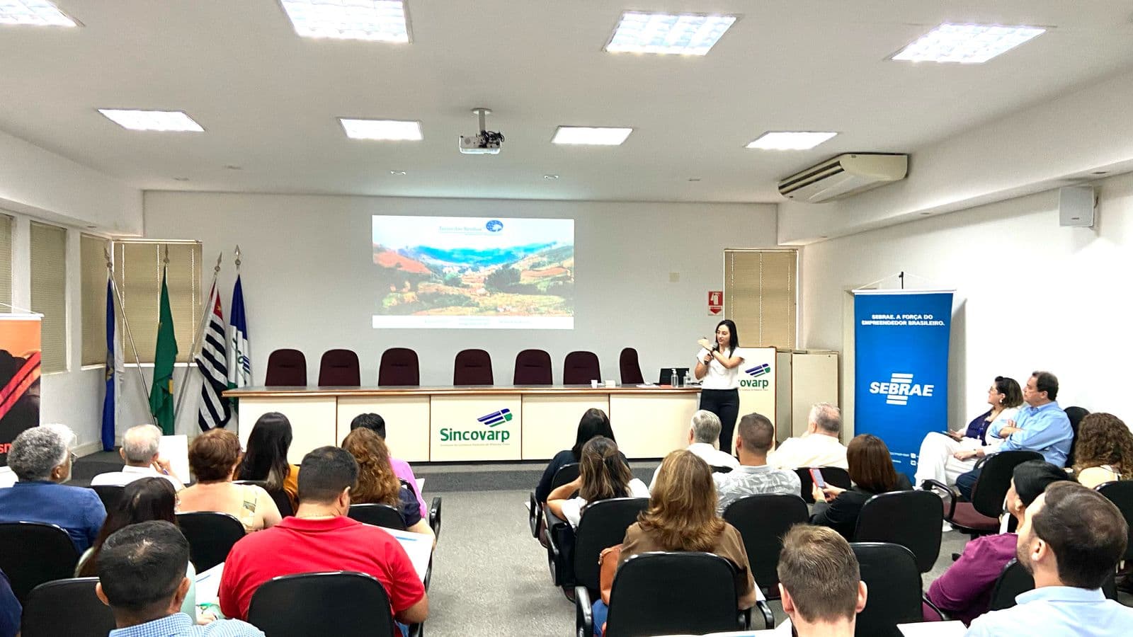Jaqueline Franco foi palestrante no Encontro dos Conselhos Municipais de Turismo da Região Metropolitana de Ribeirão Preto