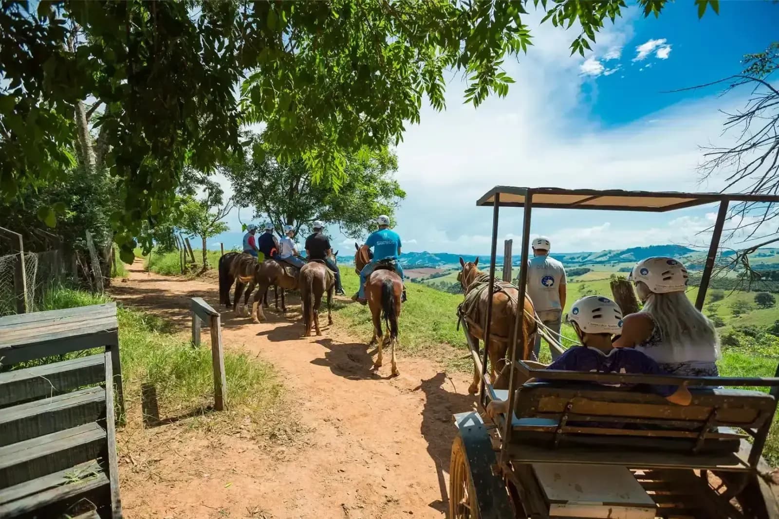 Cavalgada pela fazenda no Campo dos Sonhos