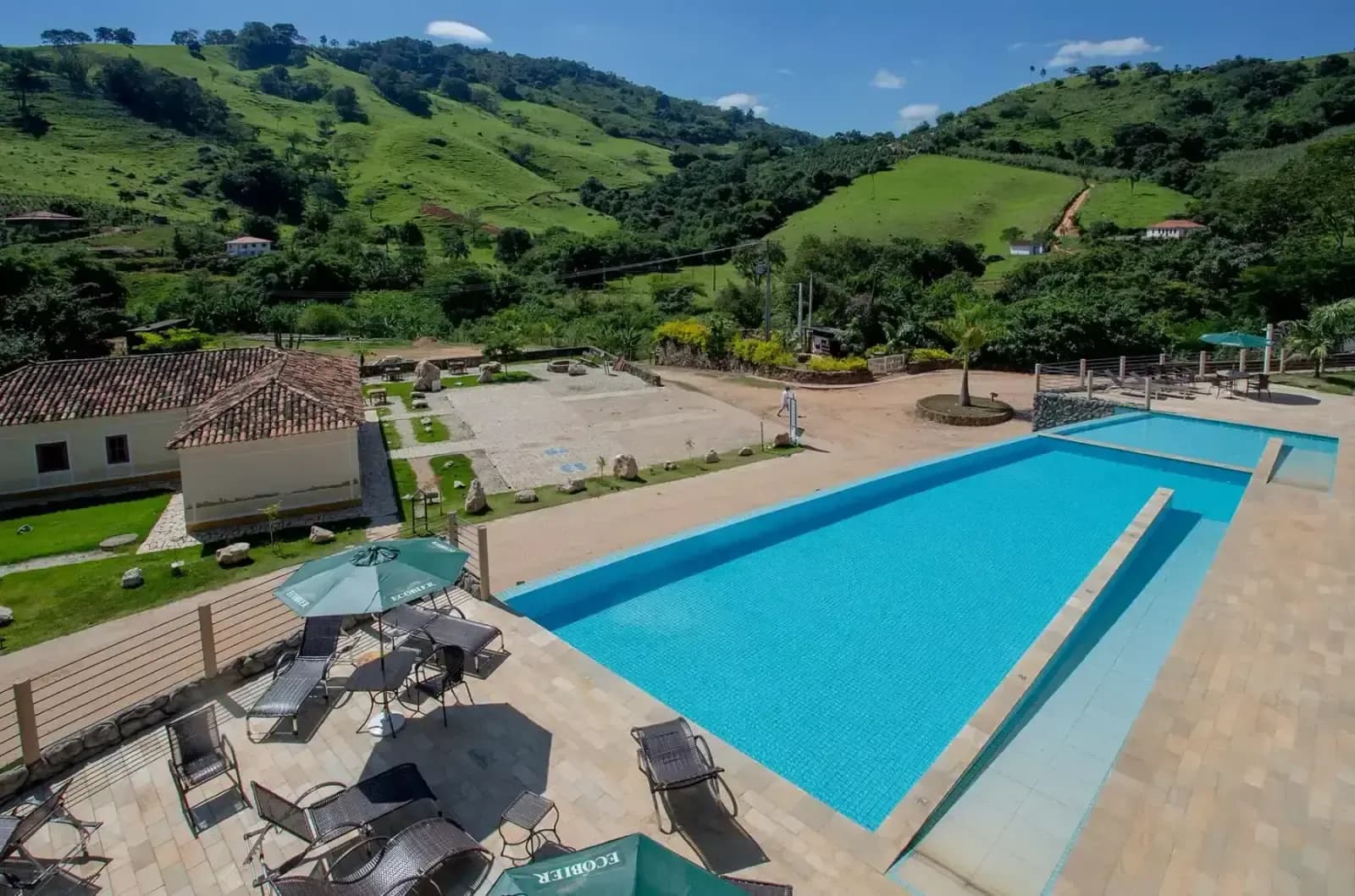 Piscina do Terra dos Sonhos com vista para as montanhas