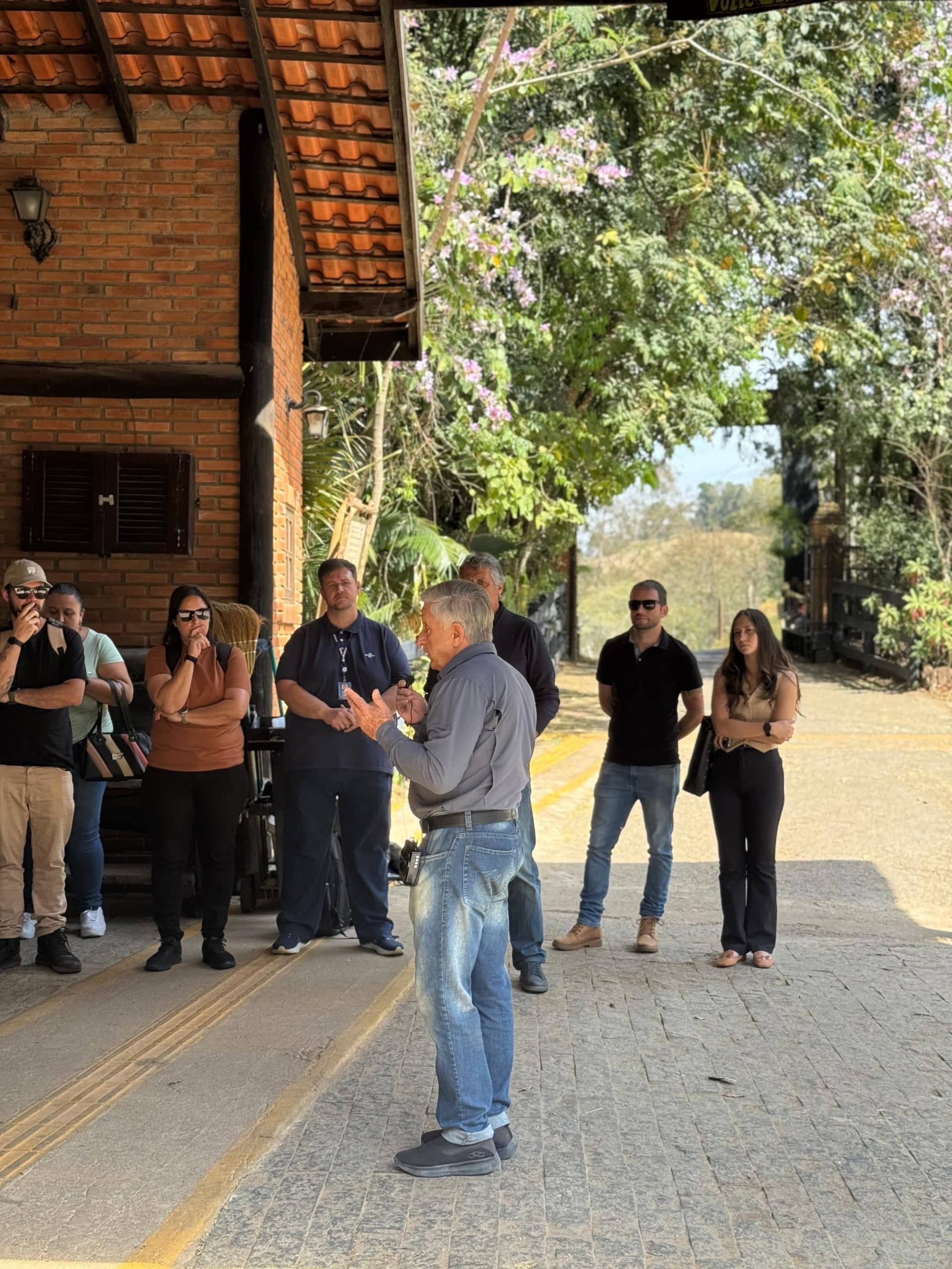 Rede dos Sonhos recebe grupo de Santa Rita do Passa Quatro para palestra sobre o COMTUR de Socorro