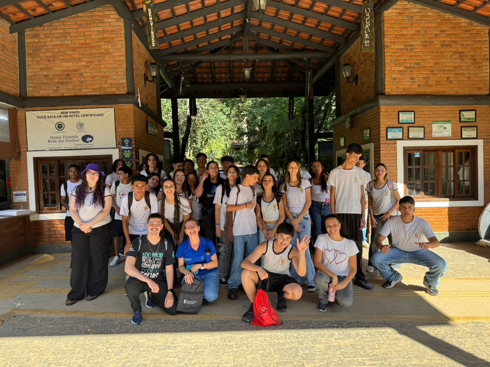Campo dos Sonhos recebe escola PEI EE Narciso Pieroni para visita técnica e palestra sobre negócio e ecoturismo