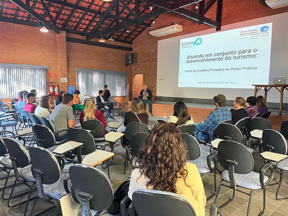 Grupo de Sinop e Alta Floresta realiza visita técnica no Campo dos Sonhos com palestra do Diretor da Rede dos Sonhos, José Fernandes Franco.